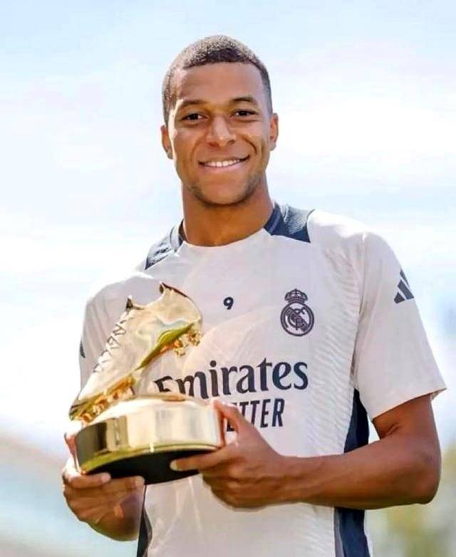 迟来的告别，拜仁在主场为科曼举办告别仪式